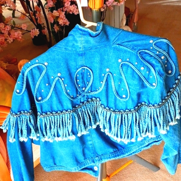 Women's Vintage denim jacket w/metal stud detailed, frayed fringes design/NEW - Picture 8 of 13